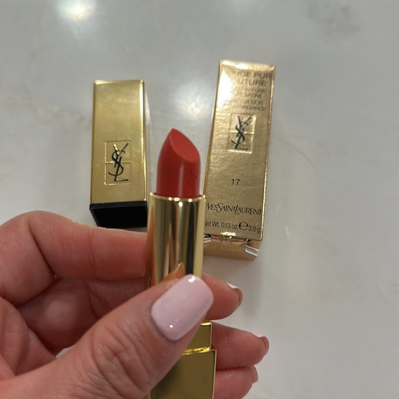 Yves Saint Laurent lipstick in Rose Dahlia - Picture 2 of 5